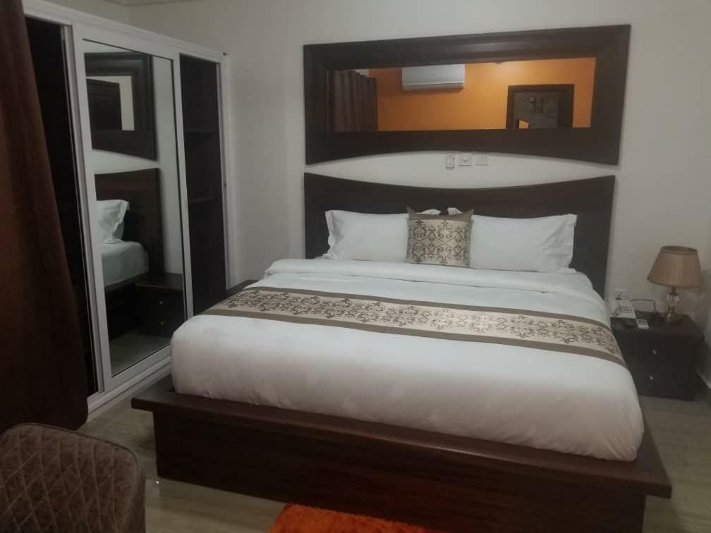 Grace Garden Hotel Sekondi-Takoradi Zewnętrze zdjęcie